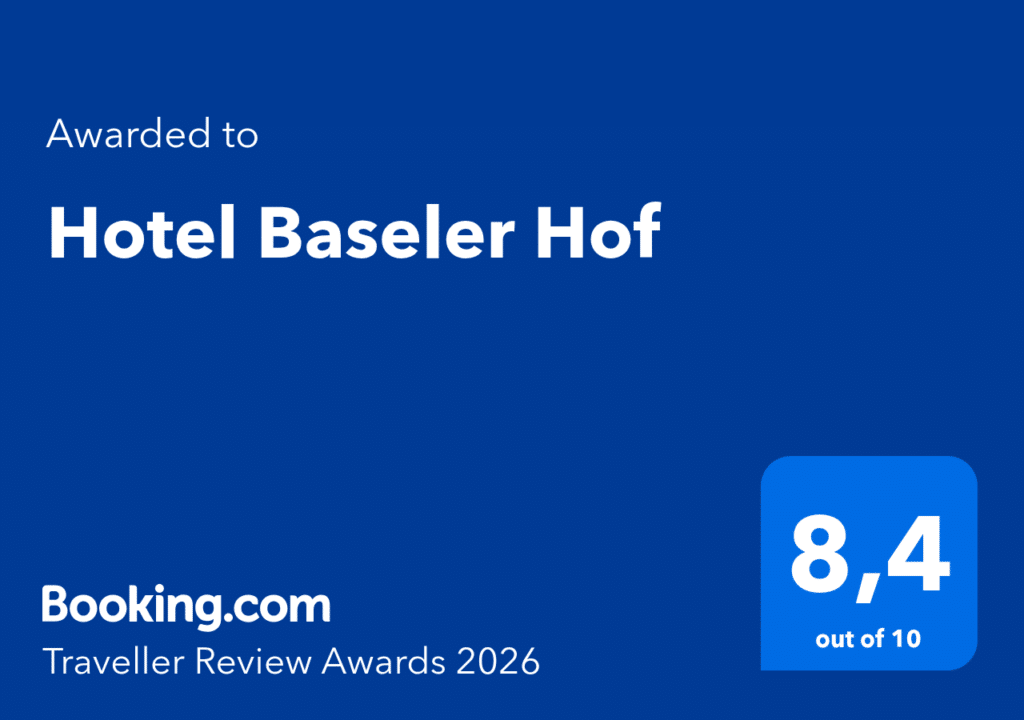 Auf blauem Hintergrund steht die Zahl 8,4 für den Booking Traveller Review Award 2026