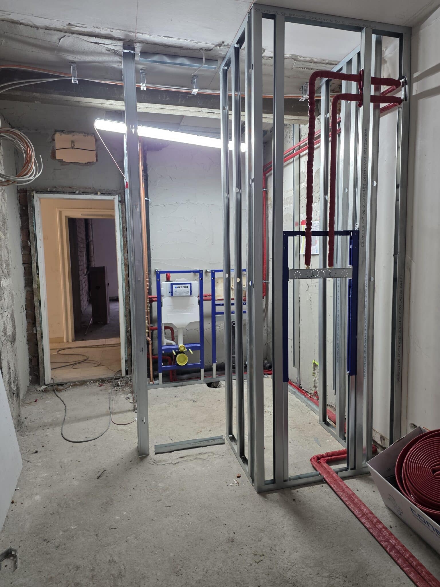 Installationen der neuen Badezimmer im 1. Stock